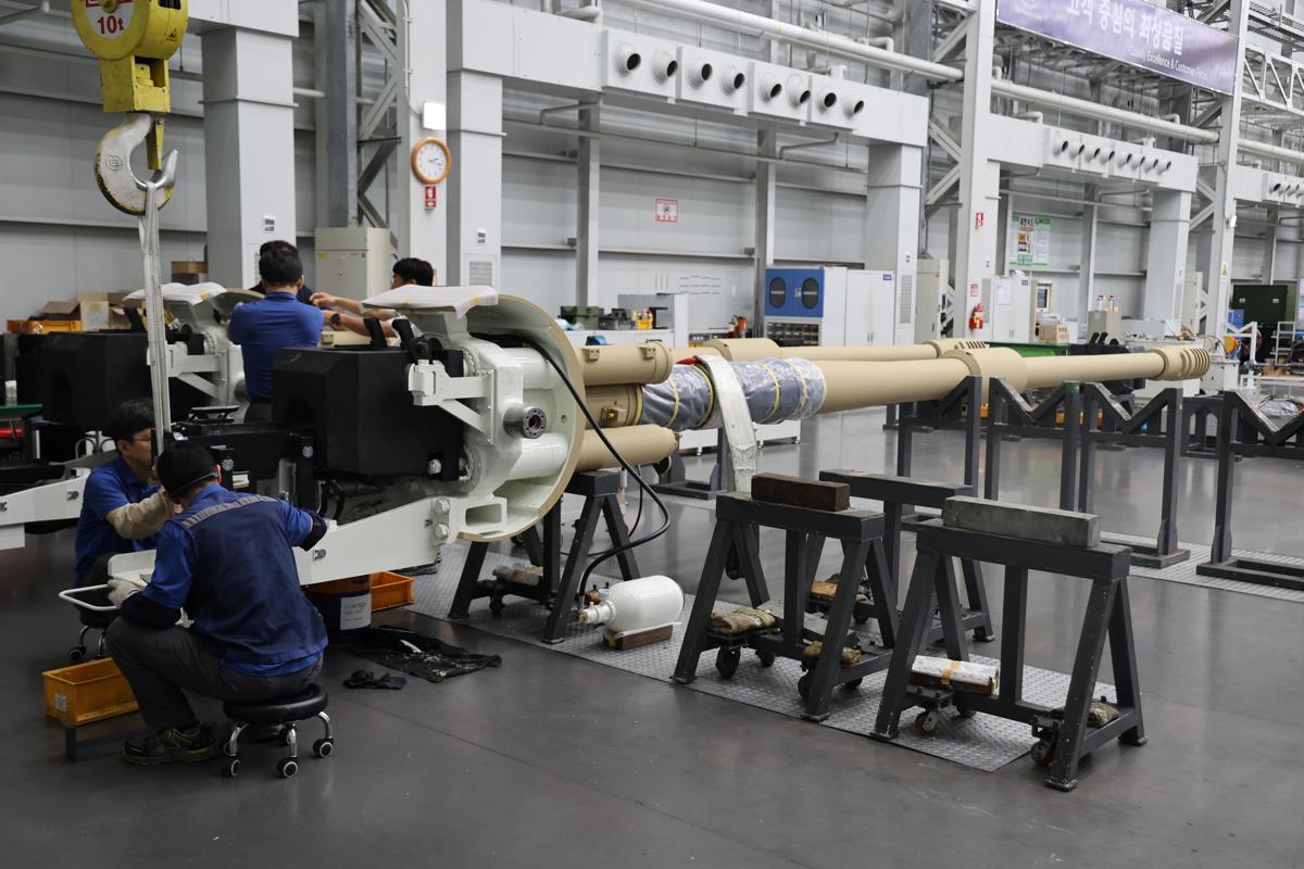포신 하나 8개월이면 뚝딱! 폴란드 매료시킨 K방산…창원산단 활기｜동아일보