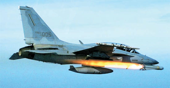 사진] 국산 FA-50 전투기 미사일 발사 성공 | 중앙일보