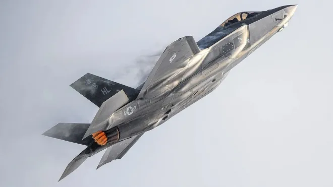 F-35 전투기가 다시 주목받는다?…록히드마틴 '5세대 플러스' 전략의 실체