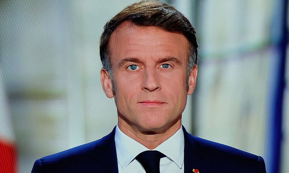 프랑스 마크롱 신년사 “평화보다 불안정 초래”…조기 총선 오판 인정