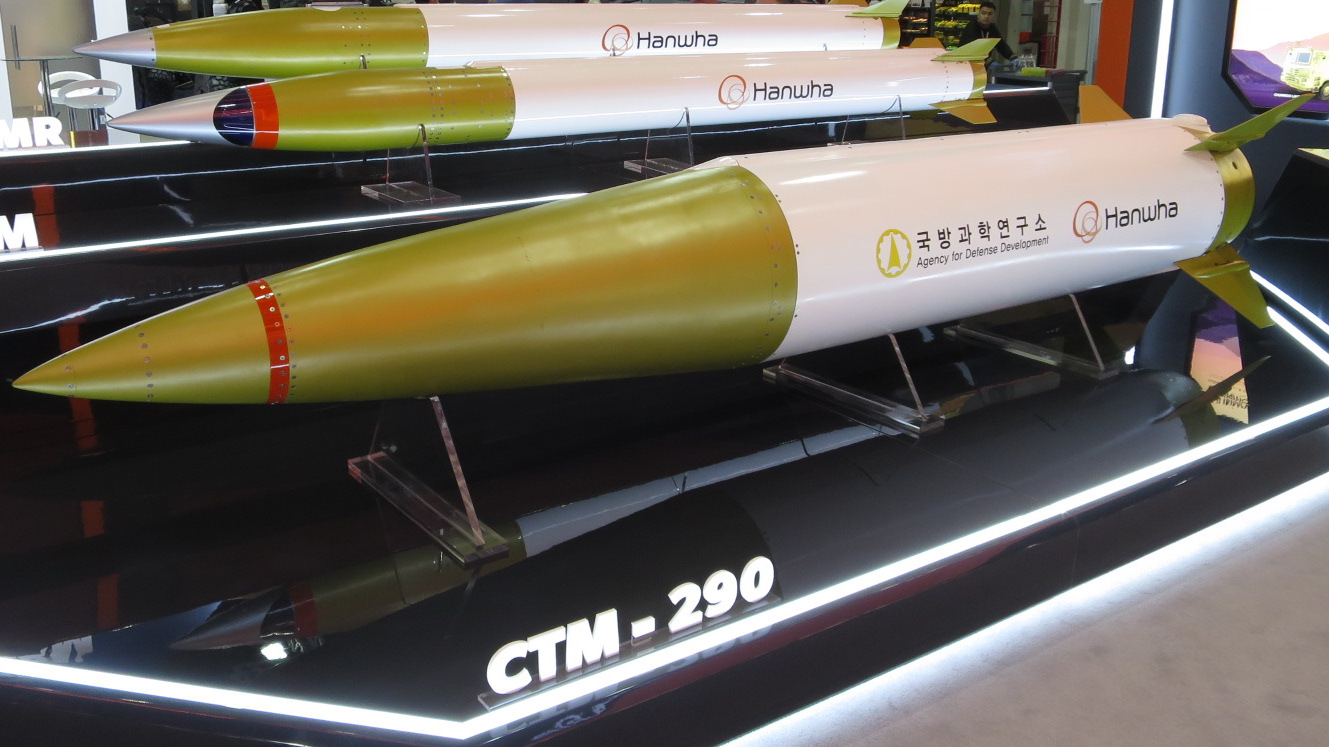 파일:Hanwha CTM-290 tactical ballistic missile.jpg - 위키백과, 우리 모두의 백과사전