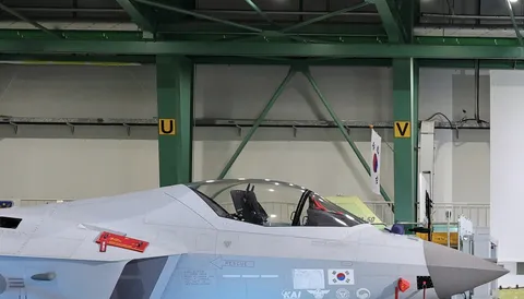 밝은 저시인성 도색이 적용된 KF-21 시제5호기 사진 : 클리앙