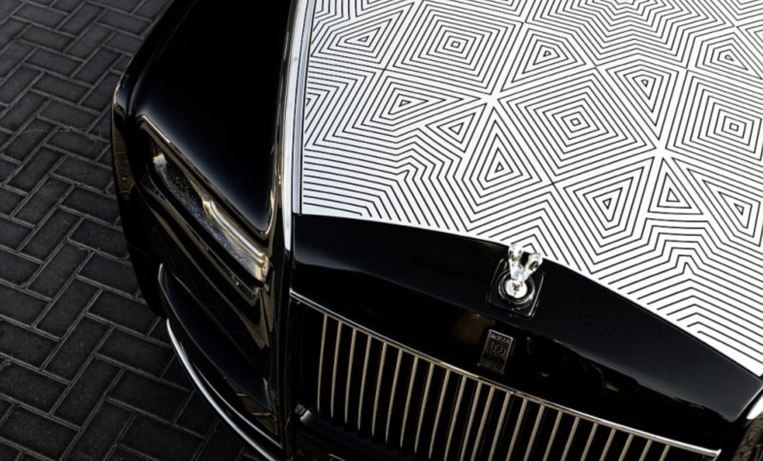 단 한대의 비스포크 롤스로이스 팬텀 아라베스크 공개