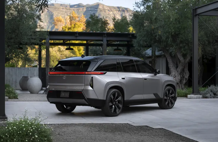 토요타 하이랜더 전기차 공개 7인승 주요정보 알아보기!