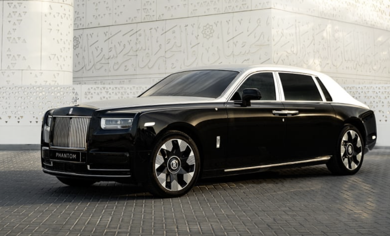 단 한대의 비스포크 롤스로이스 팬텀 아라베스크 공개
