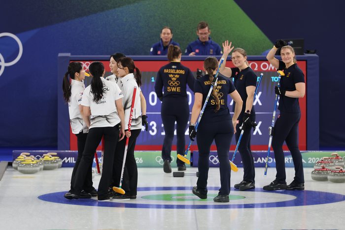 韓国女子カーリング、スウェーデンを圧倒！準決勝進出に大きく前進韓国カーリング、スウェーデンに勝利！ミラノオリンピックの夢が近づく韓国女子カーリング、スウェーデンを撃破！準決勝進出の期待高まる{k01}韓国女子カーリング、スウェーデンを圧倒！準決勝進出に大きく前進