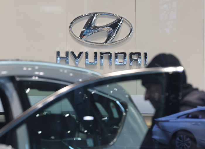 국내 1위 완성차업체인 현대차가 미국 자동차 관세 여파로 지난해 역대 최대 매출에도 영업이익이 전년 대비 20% 가까이 줄었다. 사진 | 연합뉴스