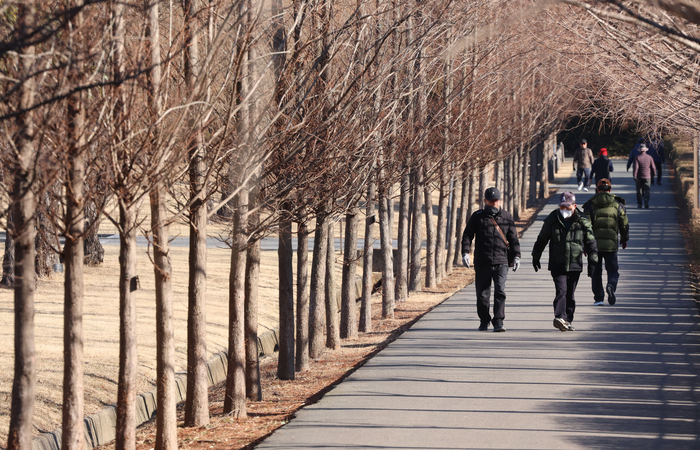 설 연휴에서 돌아오는 19일 아침 기온이 영하권으로 떨어지면서 일교차가 크겠다. 사진 | 연합뉴스