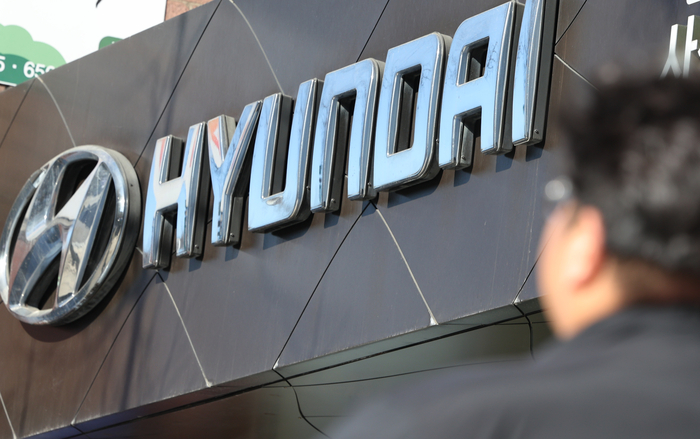 국내 1위 완성차업체인 현대차가 미국 자동차 관세 여파로 지난해 역대 최대 매출에도 영업이익이 전년 대비 20% 가까이 줄었다. 영업이익 하락의 주된 원인은 미국발 관세다. 현대차는 지난해 관세 비용으로만 4조 1100억 원을 지출했다. 기아의 부담분까지 합치면 양사의 관세 비용은 약 7조 2020억 원에 달한다. 사진 | 연합뉴스