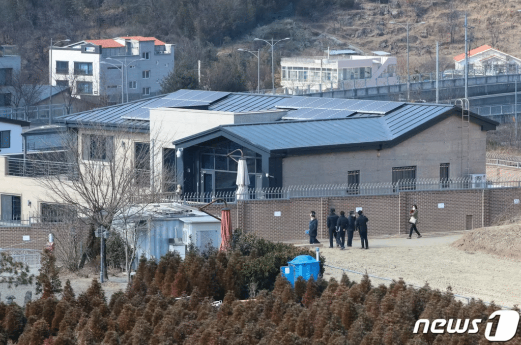 박근혜 전 대통령 사저, 가로세로연구소에 가압류