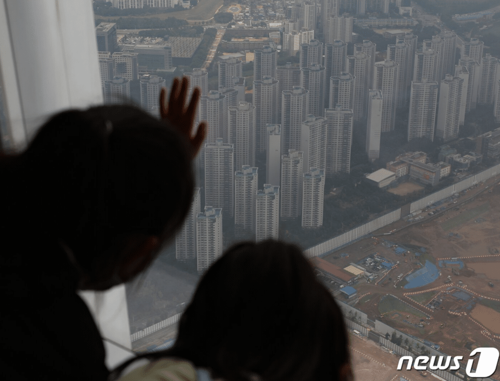 강남은 '텅텅' 강북은 '씨가 말랐다'… 서울 전세시장, 극과 극 갈린 결정적 이유 8 송파 전셋값 하락