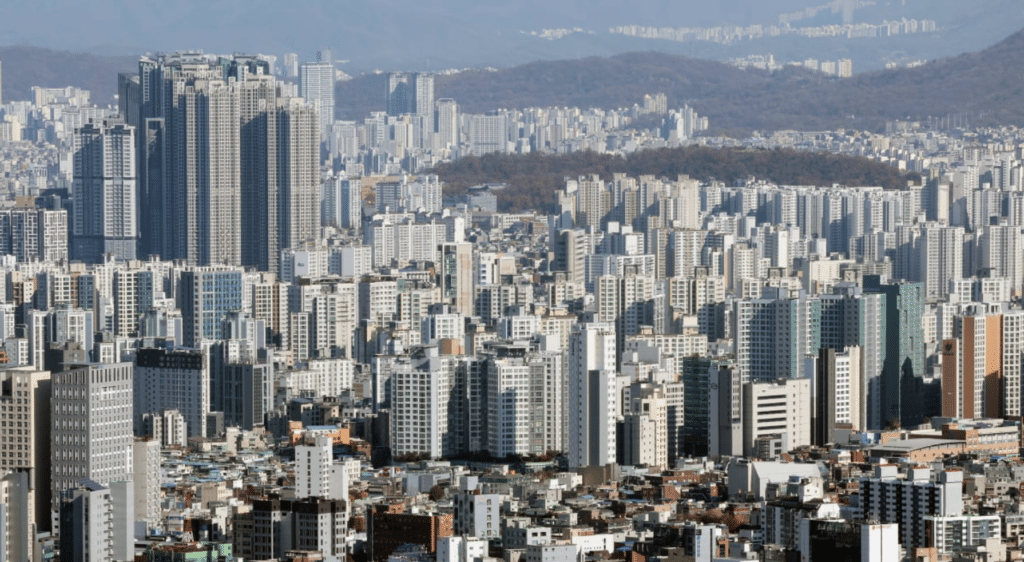 지방은 '미달 공포' 서울은 '청약 전쟁'… 극과 극 시장 가른 승부처는 '분양가' 4 아파트 청약 양극화
