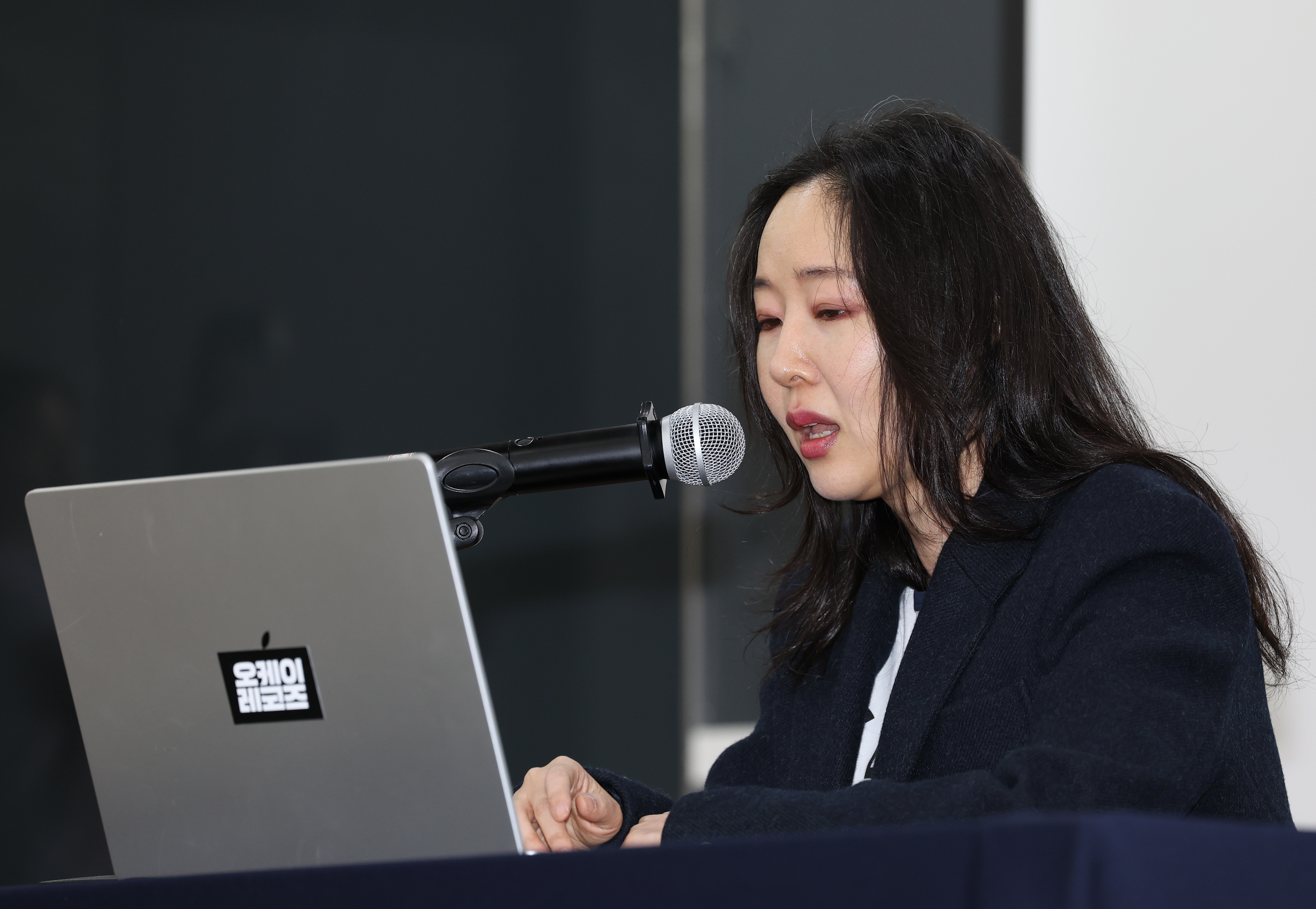 풋옵션 승소 관련 기자회견 연 민희진
(서울=연합뉴스) 이재희 기자 = 민희진 어도어 전 대표가 25일 서울 종로구 교원챌린지홀에서 열린 민희진-하이브 간 255억 풋옵션 소송 1심 승소 관련 기자회견에서 발언하고 있다.