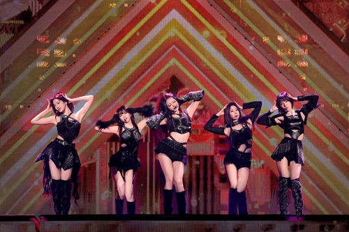 르세라핌 첫 월드투어 '이지 크레이지 핫' 서울 앙코르 콘서트