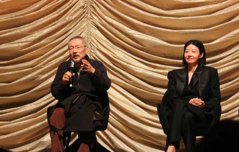 베를린영화제 현지시간 2월18일 '동물원 팔라스트' 극장 GV에서 답변하는 홍상수 감독 / 연합뉴스
