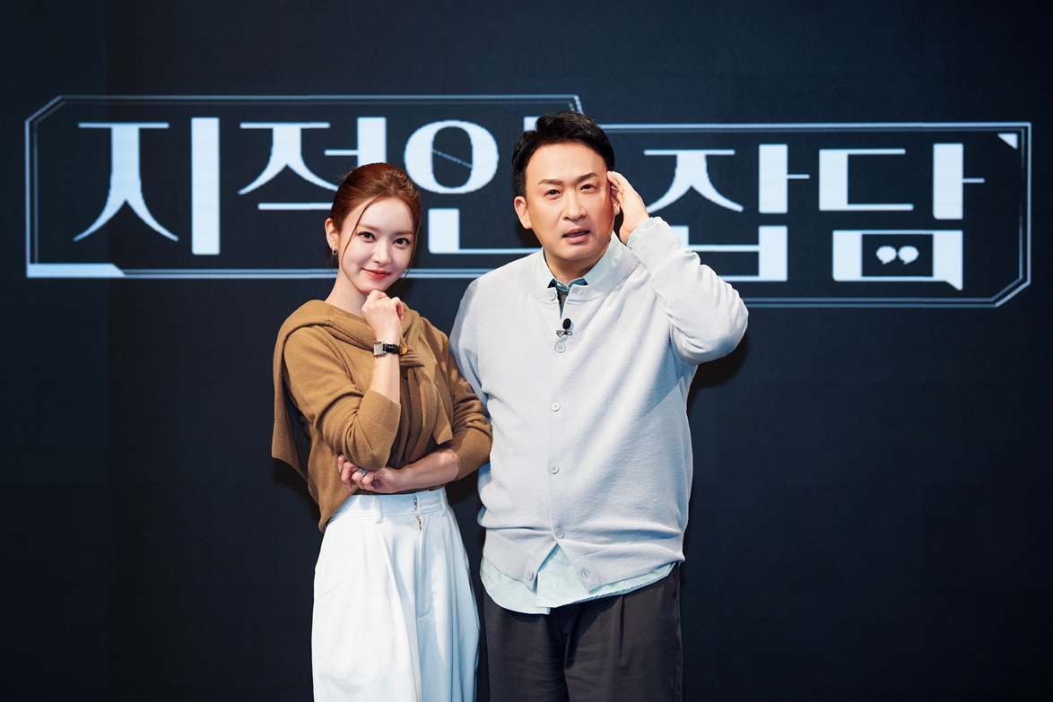 〈지적인 잡담〉의 초아, 서경석(왼쪽부터)
[SBS 제공]