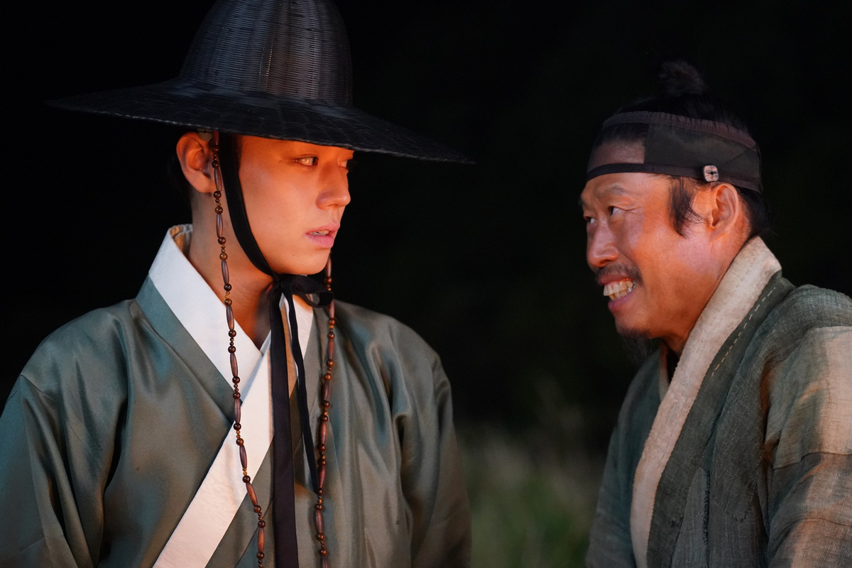 〈왕과 사는 남자〉