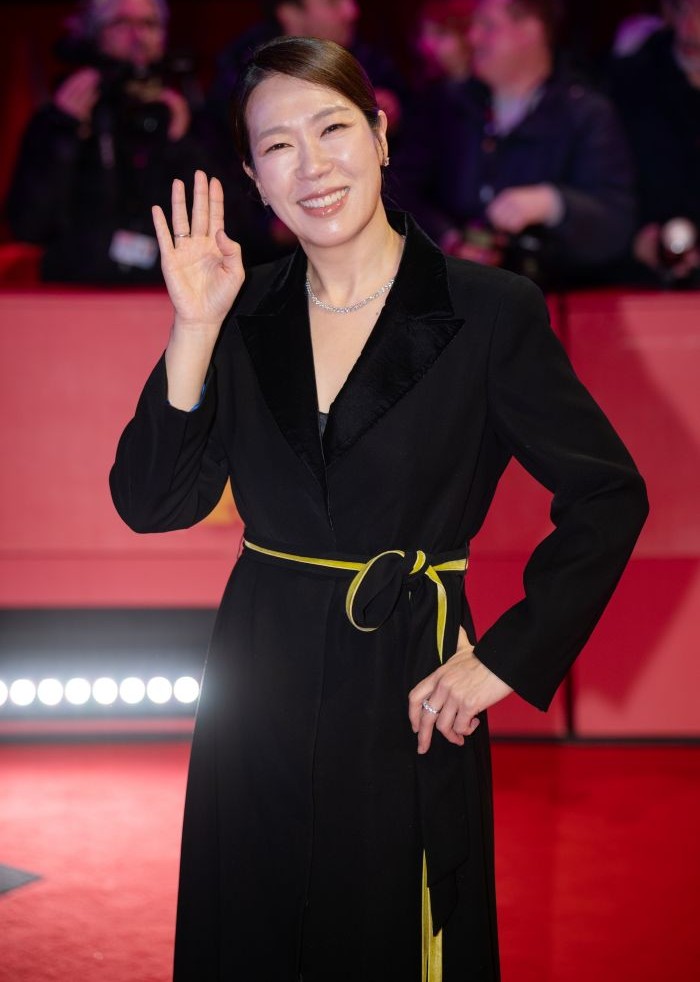 배우 염혜란이 12일(현지시간) 독일 베를린 말레네 디트리히 광장의 베를리날레 팔라스트에서 진행된 제76회 베를린 국제영화제 개막식에 참석하고 있다. / 사진제공.  아우라픽처스