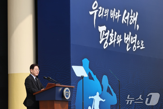 President Lee Jae Myung delivers a commemorative address at the 11th West Sea Defense Day ceremony held at the Daejeon National Cemetery on March 27 2026.3.27 / News1