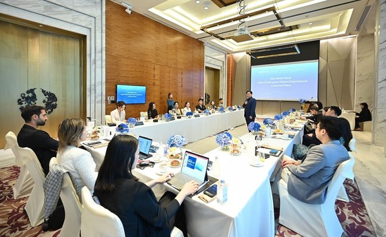 Hugel is introducing its HA filler Revolax through a roundtable at Thailand\'s largest dermatology conference / Provided by Huons