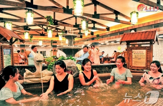 On March 13, Rodong Sinmun, the official newspaper of North Korea’s Workers’ Party, reported that visitors to the newly opened Millyeong Hotel in Samjiyon City can fully enjoy its unique hot spring facilities / Rodong Sinmun