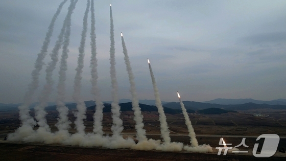 On March 15, the Rodong Sinmun, the official newspaper of the Workers\' Party, reported that a firepower strike drill was conducted on March 14 by a long-range artillery unit of the Korean People\'s Army\'s Western District, noting that 12 600mm ultra-precision multiple rocket launchers and two artillery companies were mobilized for the drill / Rodong Sinmun