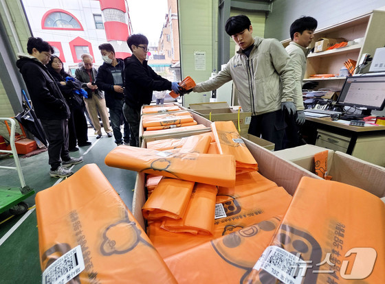 How South Chungcheong Secured 570 Days of Waste Bag Supply Amidst Price Hike Fears