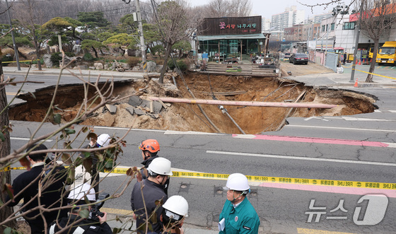 Seoul Sinkhole Tragedy: Family Files Lawsuit Against Mayor and Construction CEO
