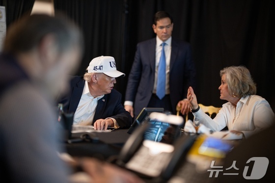 The White House released images on March 1 of the situation room for the military operation against Iran, Epic Fury, held on February 28. President Donald Trump, Secretary of State Marco Rubio, Chairman of the Joint Chiefs of Staff Dan Caine, and White House Chief of Staff Susie Wiles gathered at Mar-a-Lago, President Trump\'s residence in Florida / News1