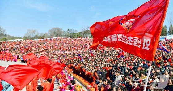 The Rodong Sinmun, the official newspaper of North Korea’s Workers’ Party, reported on March 22 that young people across the country have once again risen up with mountain-like enthusiasm in response to the great love and trust shown by the Respected General Secretary, who, from the high rostrum of the historic 9th Party Congress, highly praised the role of the proud younger generation in making the past five years a glorious new turning point for the country’s youth movement / Rodong Sinmun