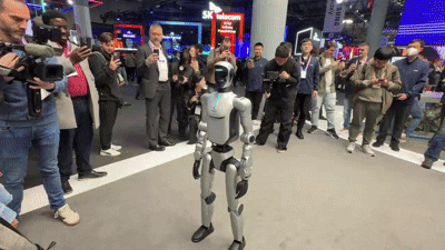 On Wednesday, a robot is on display at the exhibition booth of Chinese company HONOR at MWC26 in Barcelona, Spain 2026.03.04 / News1