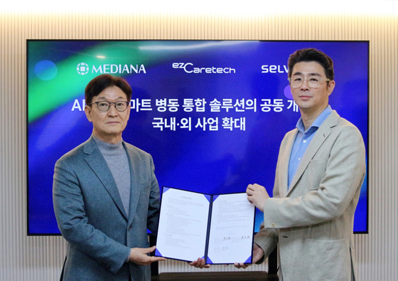 From left: Hong Woo-sun, CEO of ezCaretech; Kwak Min-cheol, CEO of Selvas AI & Mediana / Provided by ezCaretech