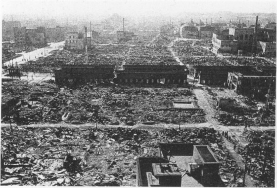 The Tokyo cityscape reduced to ruins by the air raid/ Fukao Kōzō, 1945, Public domain, via Wikimedia Commons)