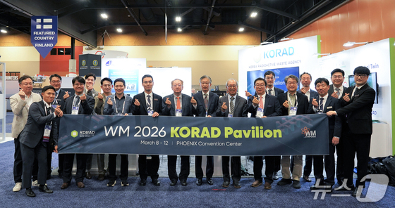 The Korea Radioactive Waste Agency announced on Tuesday that it participated in the 2026 WM (Waste Management) Symposium, the world\'s largest international conference on radioactive waste management and nuclear power plant decommissioning, held in Phoenix, U.S. from March 8 to 11. Chairman Cho Sung-don of the Korea Radioactive Waste Agency and other participants pose for a commemorative photo before the symposium (Provided by Korea Radioactive Waste Agency) 2026.3.10 / News1