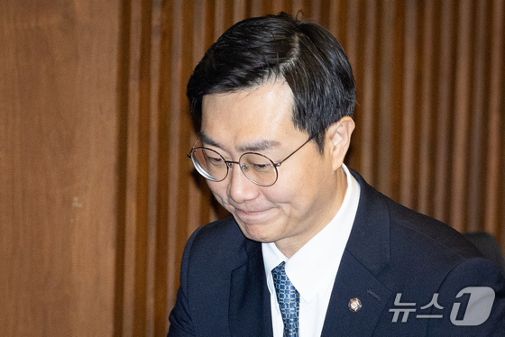 Why Should Jang Kyung-tae Resign? A Deep Dive into the Sexual Assault Allegations