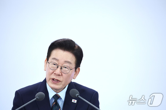 President Lee Jae Myung speaks at the Listening to the Heart of Jeonbuk town hall meeting held at Jeonbuk National University in Jeonju, North Jeolla Province, on February 27 2026.2.27 / News1