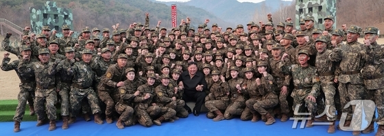 Kim Jong Un, General Secretary of the Workers\' Party of Korea, visits a special operations training base directly under the Operations Bureau of the General Staff of the Korean People\'s Army. Female soldiers can be seen around General Secretary Kim / Rodong Sinmun