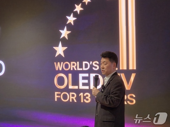 Baek Sun-pil, Senior Vice President of CX at LG Electronics Display, is discussing the features of the next-generation OLED TV at a briefing held at Best Shop in Yeongdeungpo-gu, Seoul, on Wednesday 2026.3.25 / News1