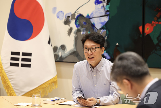 Prime Minister Kim Min-seok speaks during a video conference between the Korean Mission to the United Nations in New York and the Ministry of Foreign Affairs’ Comprehensive Situation Room at the Seoul Government Complex Annex on March 15 (Provided by the Prime Minister\'s Office) 2026.3.16 / News1