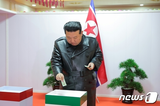 Kim Jong Un, General Secretary of the Workers\' Party of Korea, casting his vote at the polling station for Sub-district No. 26 of Electoral District No. 55 in South Hamgyong Province on November 26, 2023, the day of the elections for deputies to the People\'s Assemblies of provinces, cities, and counties / Rodong Sinmun