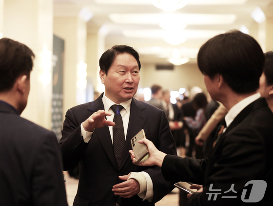 SK Group Chairman Chey Tae-won delivers a welcome address at the Trans-Pacific Dialogue (TPD) 2026 event hosted by the Choi Jong-hyun Institute at the Salamander Hotel in Washington, D.C., on February 20 2026.02.22 / News1