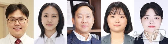 (From left) Professor Lee Eun-jae , Department of Neurology, Asan Medical Center, Seoul; Dr. Kim Jin-hee, Institute of Biomedical Sciences; Professor Shin Yong, Department of Biotechnology, Yonsei University; Researchers Noh Yeon-jeong and Lee Hyo-ju / Provided by Asan Medical Center