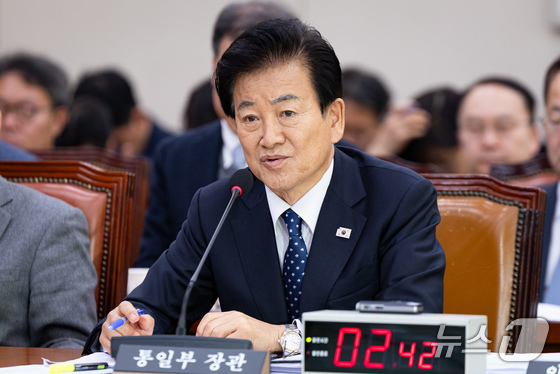 Unification Minister Chung Dong-young responds to lawmakers\' questions during the 7th plenary session of the Foreign Affairs and Unification Committee at the 429th National Assembly (Regular Session) held at the National Assembly in Yeouido, Seoul, on November 28 last year 2025.11.28 / News1