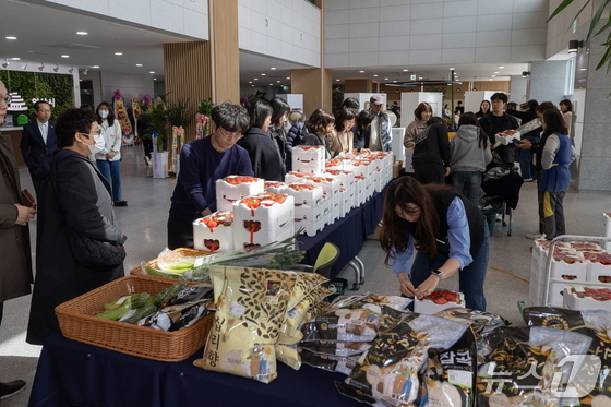 Iksan’s Urgent Local Food Market: What You Need to Know About Supporting Farmers Today
