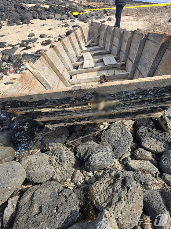 Abandoned Wooden Boat on Udo (Provided by Jeju Police) / News1