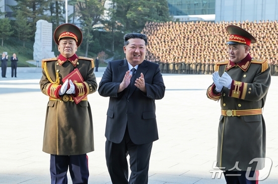 Kim Jong Un, General Secretary of the Workers\' Party of Korea, visiting the Ministry of State Security on November 28 last year to mark the 80th anniversary of the founding of the State Security Agency / Rodong Sinmun