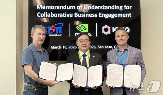 Marc Hamilton (from left), Vice President of Global Solutions Architecture and Engineering at NVIDIA; Lee Sik, President of KISTI; and Scott Millard, Chief Business Officer at IonQ, pose for a commemorative photo after signing a memorandum of understanding (Provided by the Korea Institute of Science and Technology Information) 2026.3.19 / News1