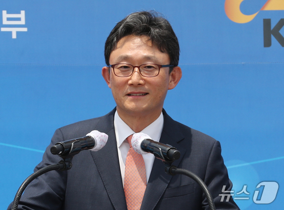 Park Yoon-young, KT’s New CEO 2025.12.16 / News1