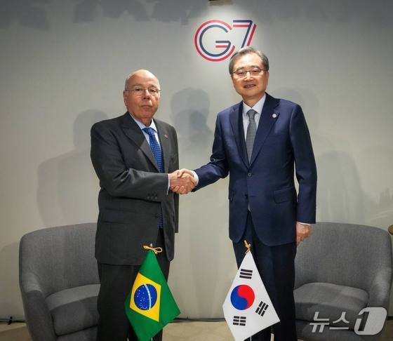 Foreign Minister Cho Hyun held a bilateral meeting with Brazilian Foreign Minister Mauro Vieira in France on Thursday and exchanged views on ways to further develop bilateral relations 2026.03.26 / Provided by Ministry of Foreign Affairs
