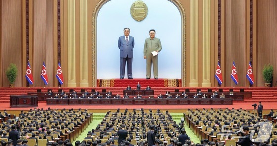 According to the Rodong Sinmun, the official newspaper of the Workers\' Party, on Monday, the first day of the First Session of the 15th Supreme People\'s Assembly was held in Pyongyang on March 22. This session, the first in seven years since the 14th Supreme People\'s Assembly, was attended by newly elected deputies and key officials from the Party Central Committee, the Cabinet, and military agencies. Kim Jong Un also attended the session in person to preside over the process of power restructuring / Rodong Sinmun